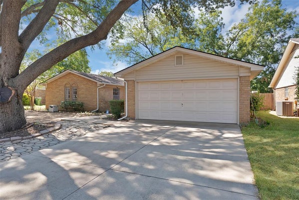 2004 STEFANI CT, ARLINGTON, TX 76013 - Image 7d27b2c6de74278923cc0c7b8cf0d2c8/2902396735