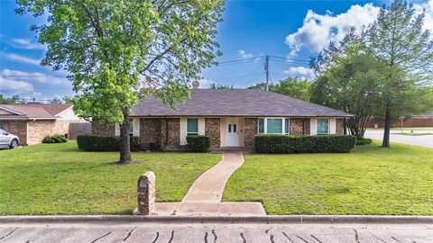 Photo of 2008 Peacock Lane, Greenville, TX 75402 (MLS # 21241834)