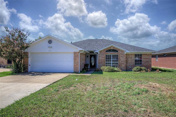 6910 SAYLE ST, GREENVILLE, TX 75402 - Image 7d2fa79baa5bb0377205897d6260e142/626363271