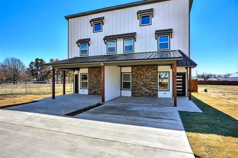 Photo of 1304 Country Road #B, Whitesboro, TX 76273 (MLS # 21155427)