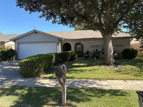 Photo of 6324 Sudbury Way, North Richland Hills, TX 76182 (MLS # 21091108)