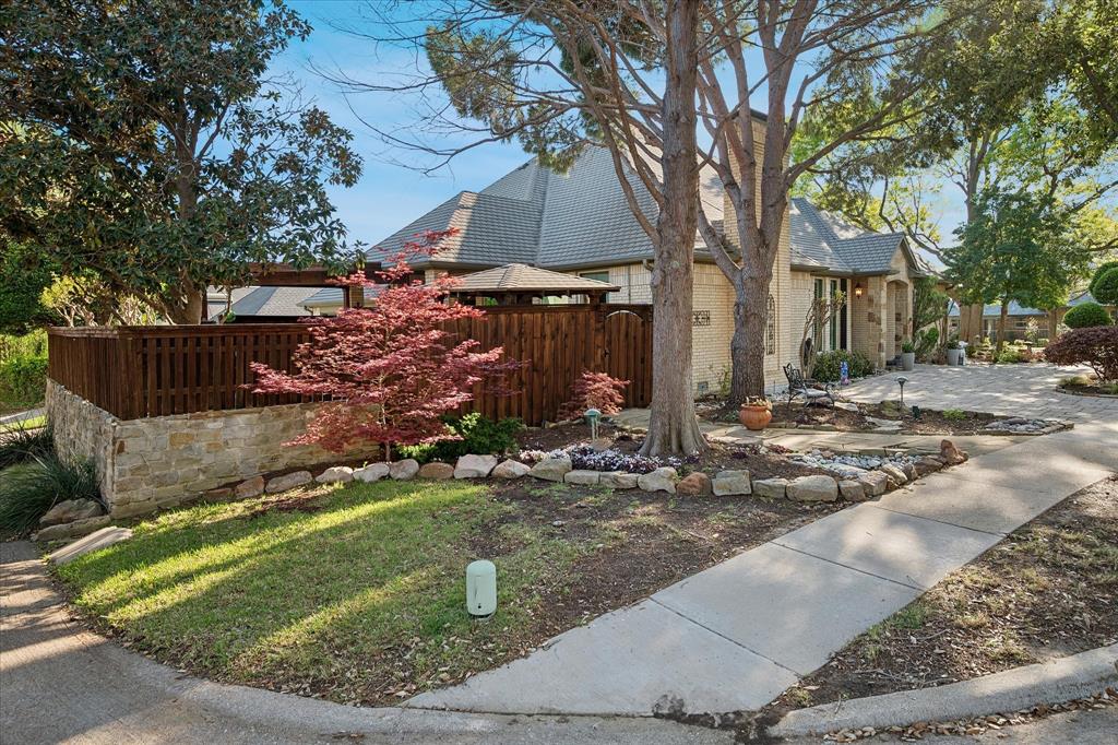 2448 Clearspring Drive N