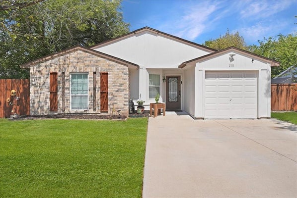 2111 SHARPSHIRE LN, ARLINGTON, TX 76014 - Image 7d544e9fdc5f3a85cbbc14b0ba6a7748/3745204260