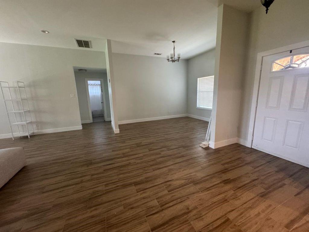 563 Lakeside Drive