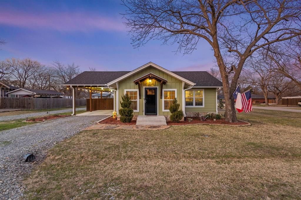 Photo of 110 E Houston Street, Leonard, TX 75452 (MLS # 21189605)