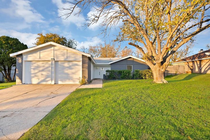 Are you looking for a great house, ready to move in, recently remodeled, granite countertops, excellent location and all of these for a great price? Bingo you just found it. Act quick before it is gone, buyer to verify all the information contained . Listing agent is a manager for the seller