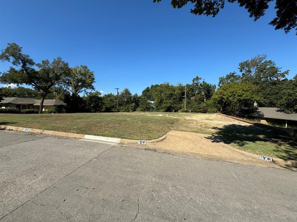 1623 Oak Knoll Street