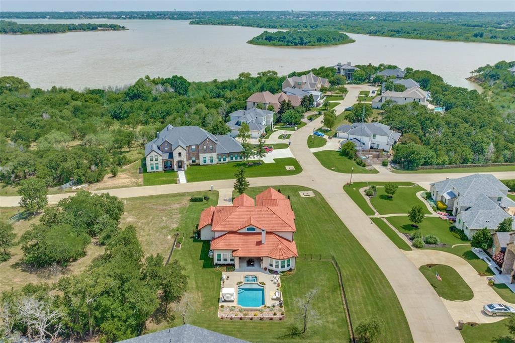 2501 Oak Bluff Drive