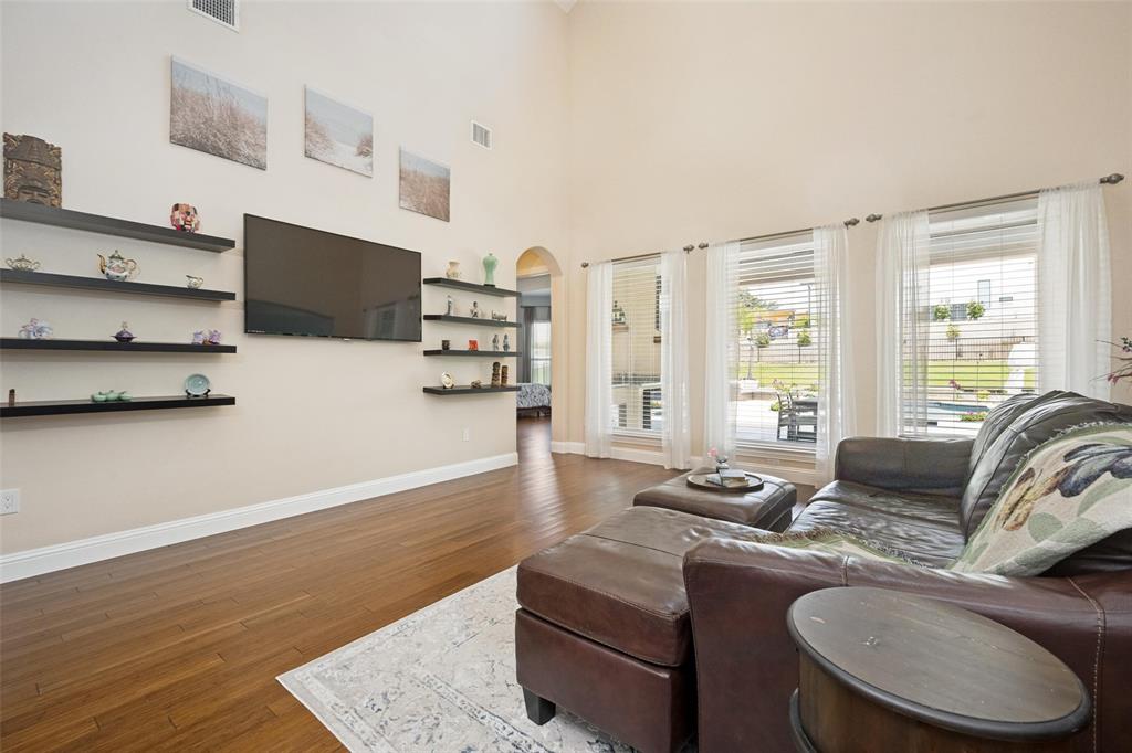 2501 Oak Bluff Drive