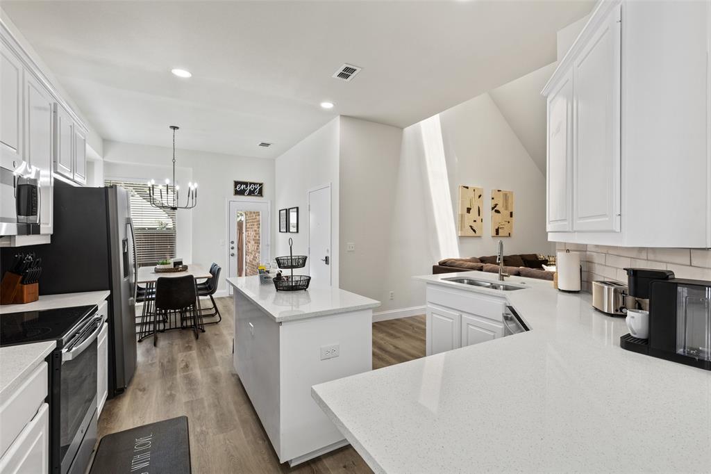 6813 Saddletree Trail