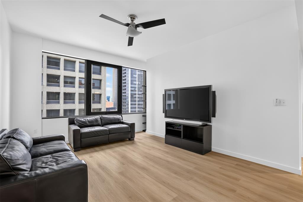 1200 Main Street 1708