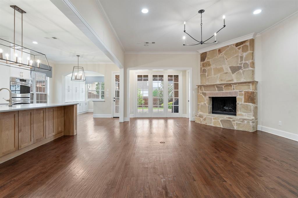 2220 Emerson Lane