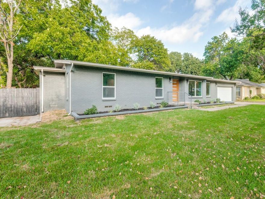 WHAT A TRANSFORMATION!  This home has been remodeled  with no expense spared and available for lease! New roof, new HVAC system, new plumbing, new electrical. You open the door to rich warm black stained hardwoods, which carry you throughout the home! Stunning remodeled kitchen with quartz countertops and lighted cabinets. All new doors.  Outdoor sound system. New LG appliances with gas stove and French door fridge with water. 4 bedrooms and 2 full baths make it  perfect for your family!  Lovely, large treed lot, in a wonderful neighborhood!  
Easy access to major intersections and highways.
Check out the 3-D Tour!