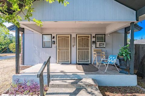 Photo of 1631 S 3rd Street, Abilene, TX 79602 (MLS # 21239144)