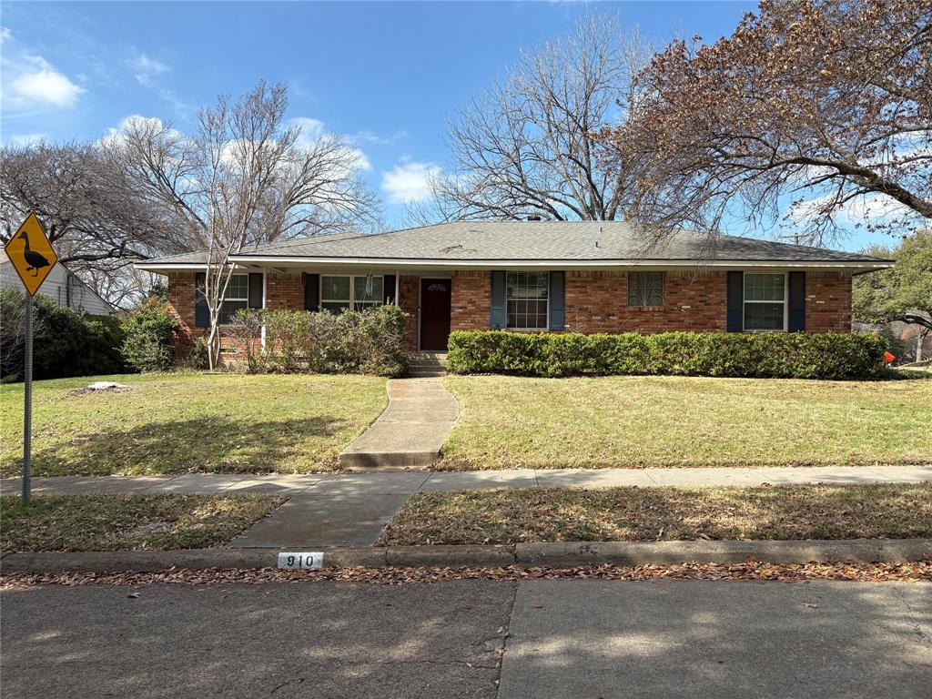 910 Blue Lake Circle