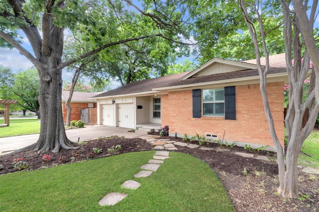 1815 Oates Drive