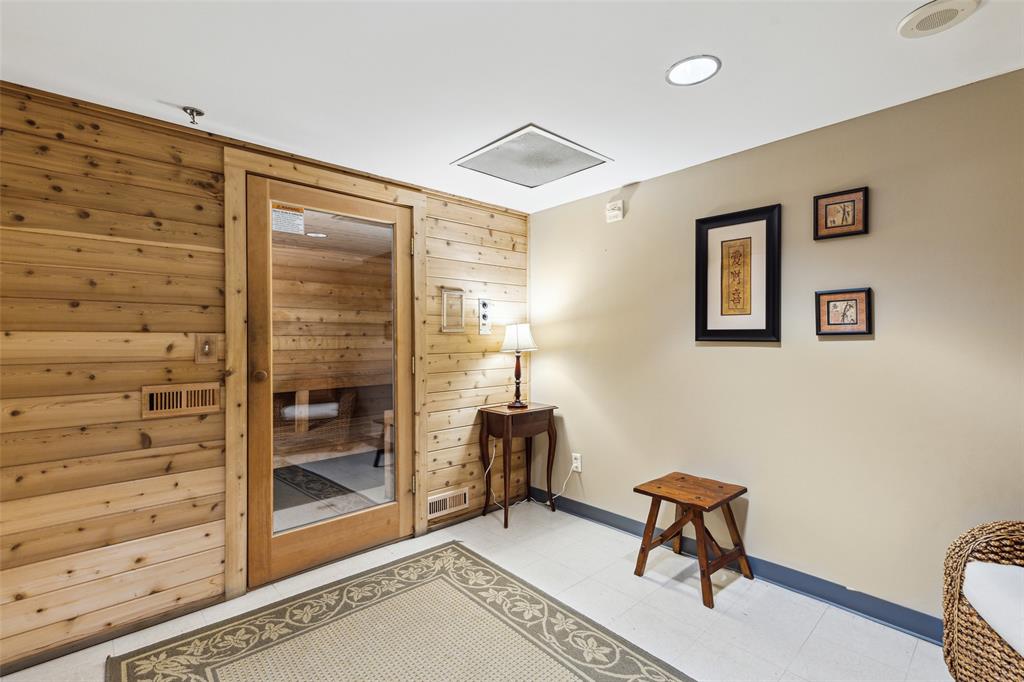 1505 Elm Street Condo - Residential