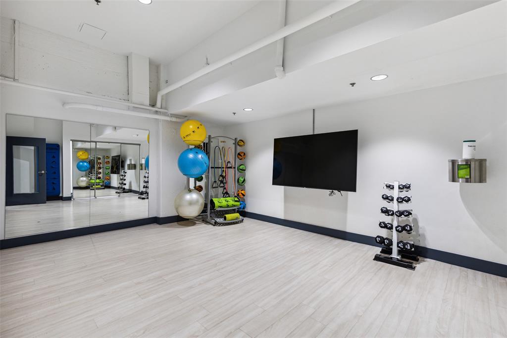 1505 Elm Street Condo - Residential