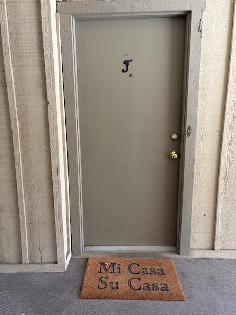 oaks lane condo - Residential Lease