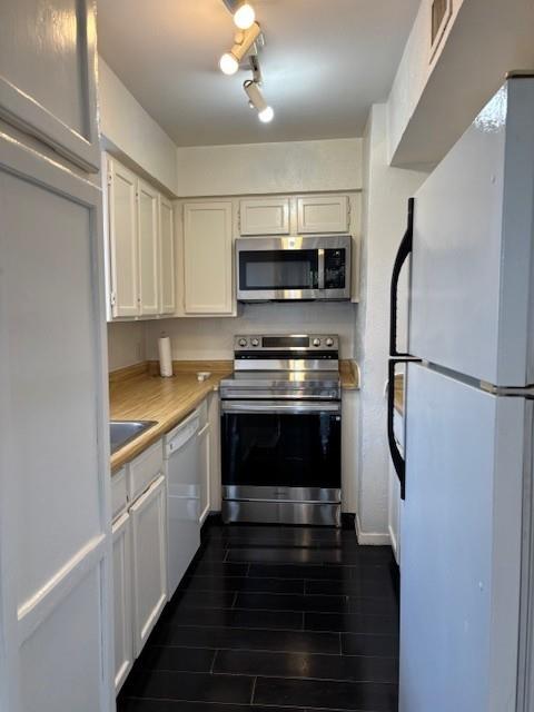 oaks lane condo - Residential Lease