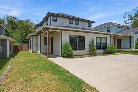Photo of 1315 S 5th Avenue, Denison, TX 75021 (MLS # 21338605)