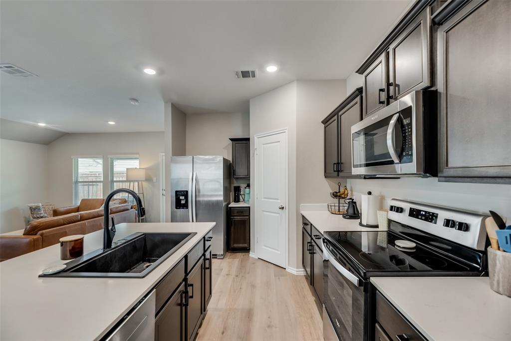 Enclave-Pecan Crk Ph II - Residential Lease