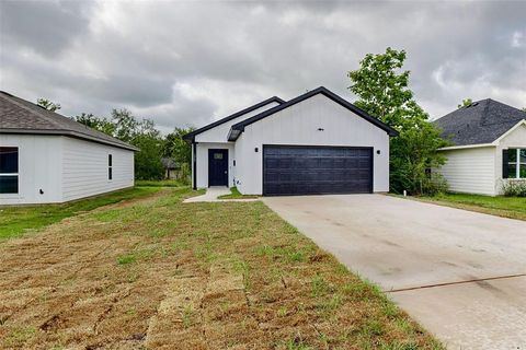 A home in Corsicana