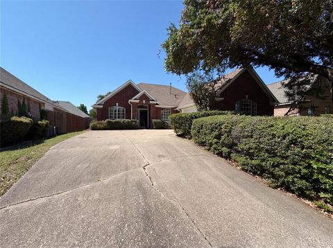 Photo of 2817 Ingram Drive, Grand Prairie, TX 75052 (MLS # 21270732)