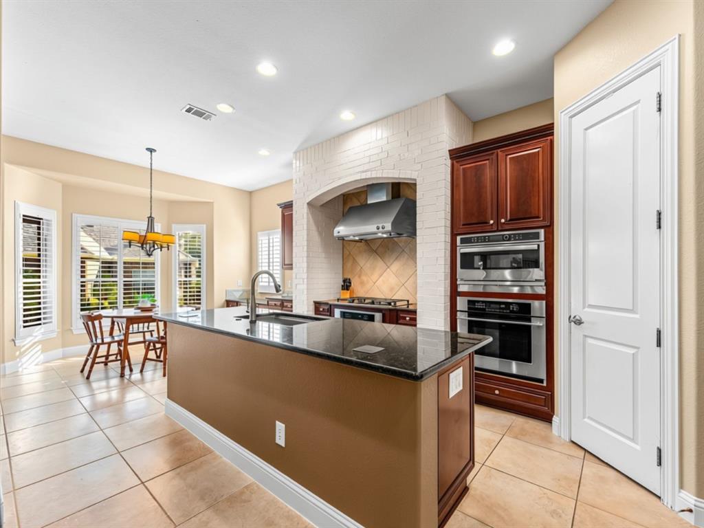 7122 Lake Mead Court
