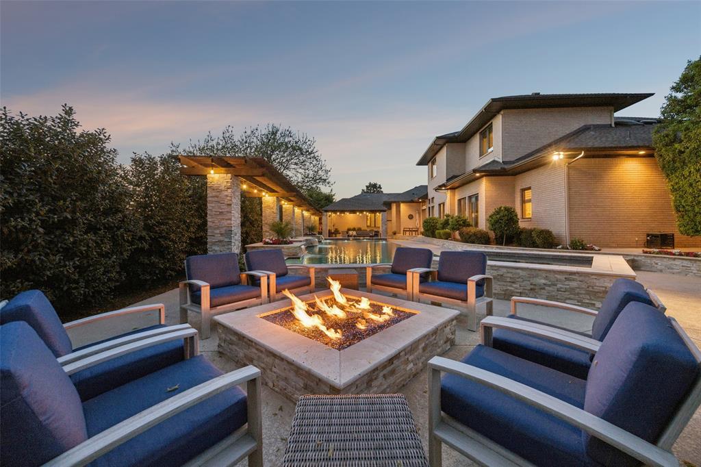 5403 Lago Vista Lane