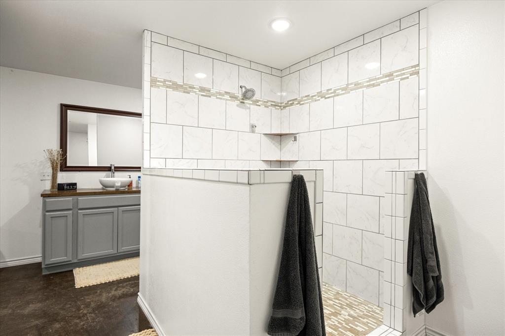 Jj Mathis Sub - Commercial Sale