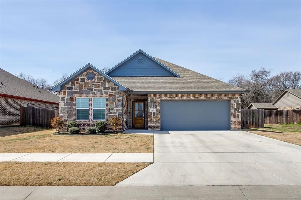 Photo of 409 Titus Drive, Springtown, TX 76082 (MLS # 21193993)