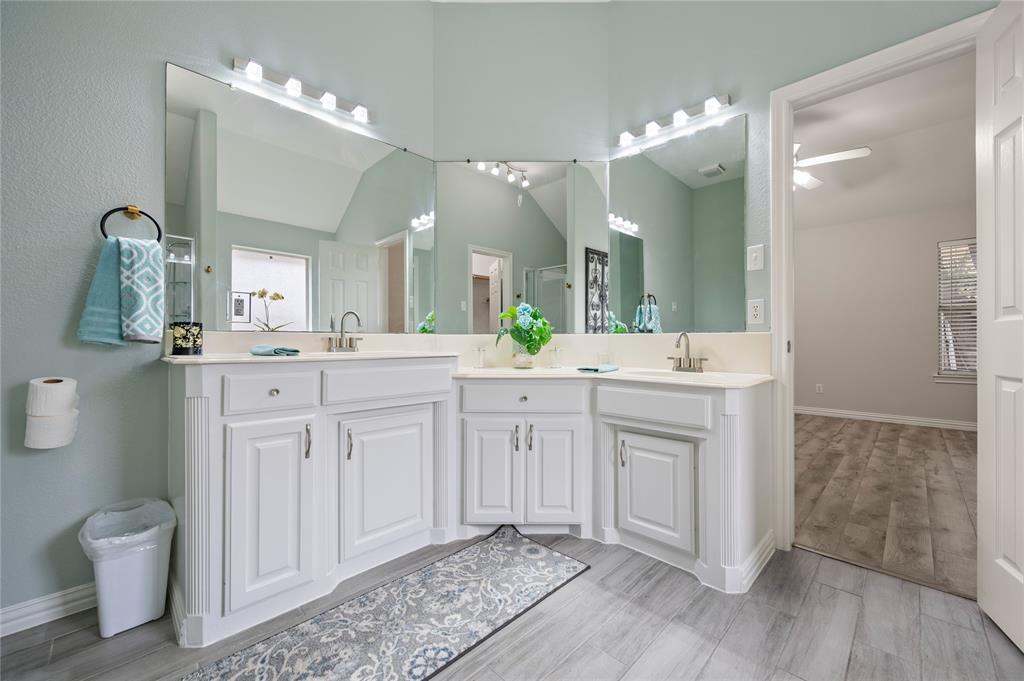 North Richland Hills, Texas 76182, United States, 3 Bedrooms Bedrooms, ,2 BathroomsBathrooms,Residential,Active,212221