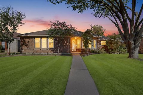 Photo of 664 Phillips Drive, Coppell, TX 75019 (MLS # 21102442)