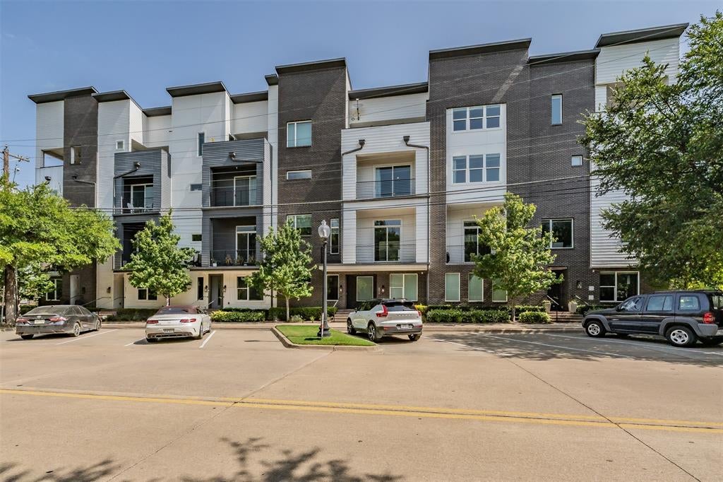 381 E Greenbriar Lane 804