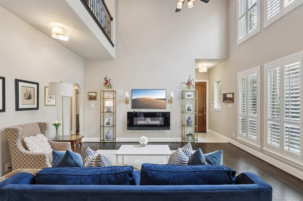 2253 Longwood Drive