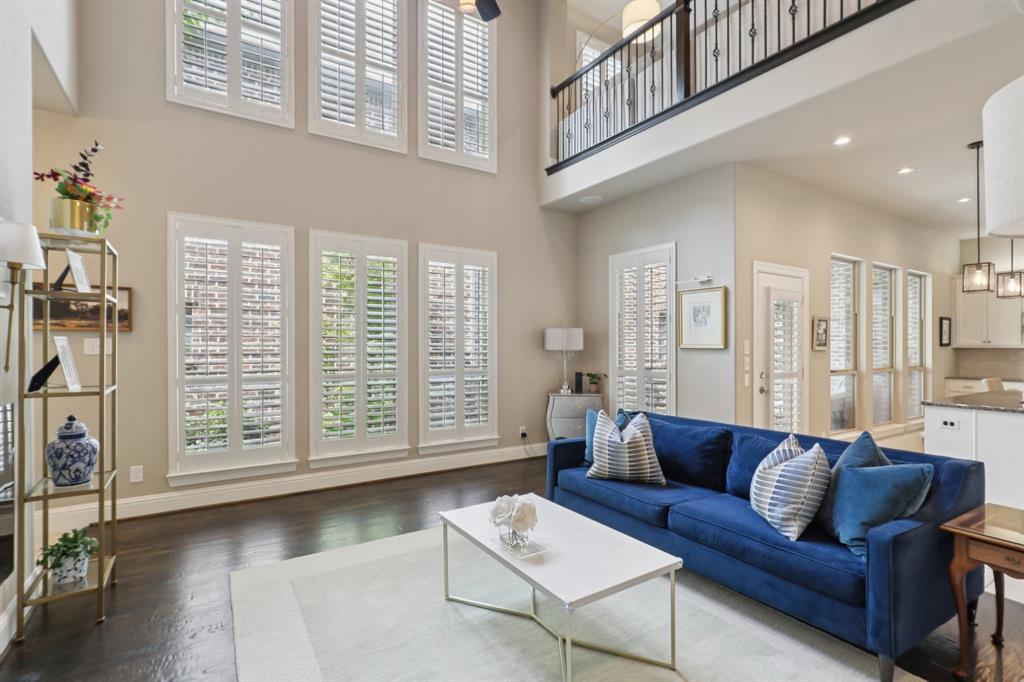 2253 Longwood Drive