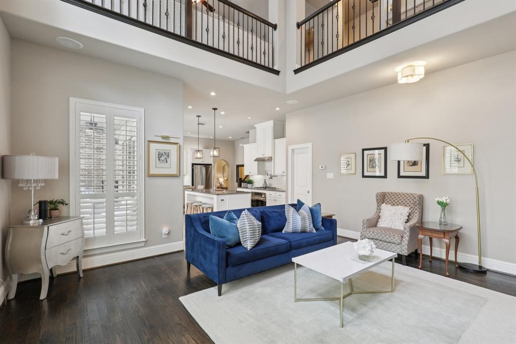2253 Longwood Drive