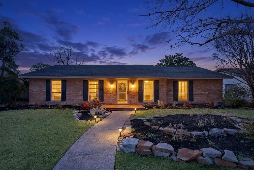 Photo of 2907 Canyon Brook Drive, Richardson, TX 75080 (MLS # 21193883)