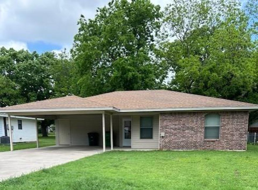 THE 3 BEDROOM 2 BATH HOME HAS RECENTLY BEEN UPDATED ON THE INTERIOR WITH FRESH PAINT, NEW CARPET AND APPLIANCES. THE HOME IS READY FOR IT'S NEW OWNER! BUYER OR BUYER'S AGENT TO VERIFY ALL INFORMATON.