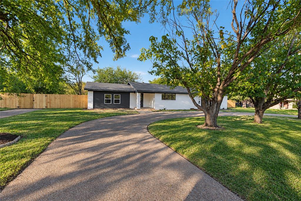 3209 Lakeshore Drive