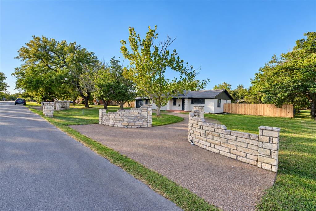 3209 Lakeshore Drive