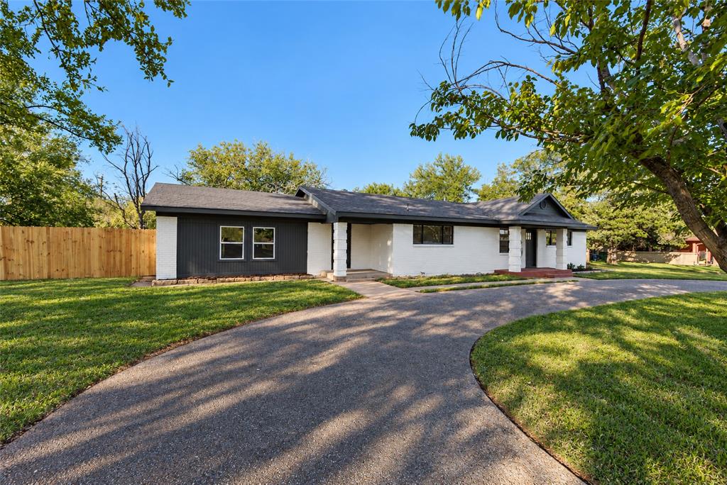 3209 Lakeshore Drive