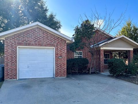 Photo of 2460 Chinkapin Way, Dallas, TX 75212 (MLS # 21160071)