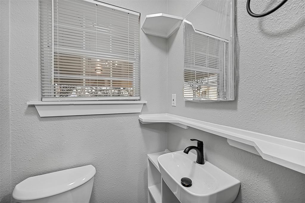 Hollowells G J Sub - Residential Lease