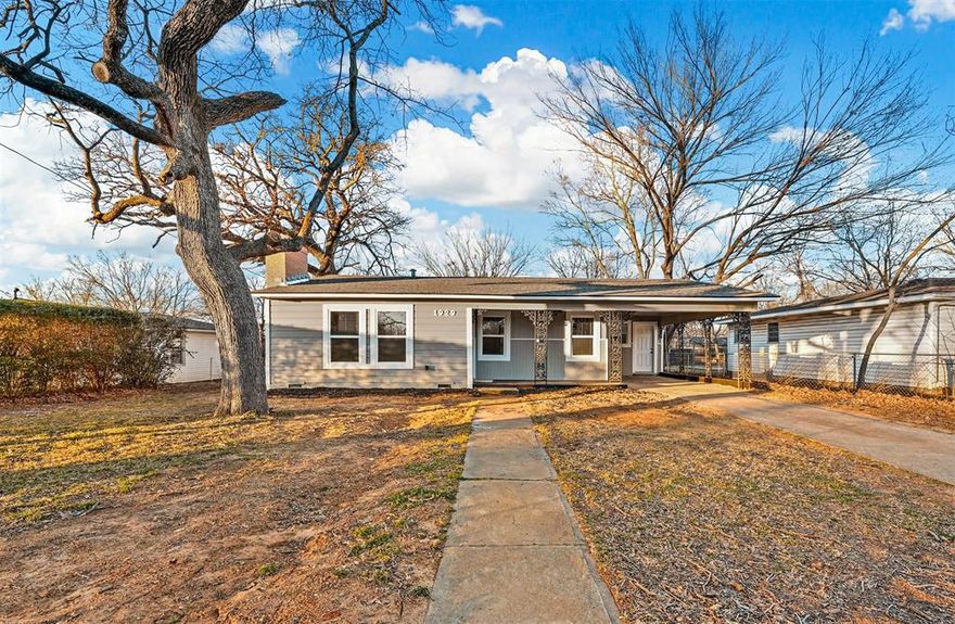 50% AGENT COMMISSION! BEAUTIFULLY renovated home for lease! LARGE 3 bed 1.5 bath in Denison! Reduced Price! Bring your renters! There are too many updates to list! New Roof, All new PVC Plumbing, Foundation work, New Kitchen, Bathrooms, Flooring, Paint, Fixtures, LIKE NEW! Upon arrival, a spacious living area greets you with plenty of natural light and space to entertain! Flows seamlessly into your eat-in Kitchen featuring stunning white cabinets, SS Appliances, and granite C-tops. You’ll love cooking in this Kitchen! Large Primary Bedroom! All bedrooms are a good size. A gorgeous new back deck opens up to your large fenced-in backyard. Plenty of space to relax or entertain! This one won't last long! Schedule your showing today! 

Pets OK with deposit. Must make approx 3x the rent as income. FYI First month's rent isn't due until move-in. The security deposit is equal to one month's rent and is due when approved and signing your lease.