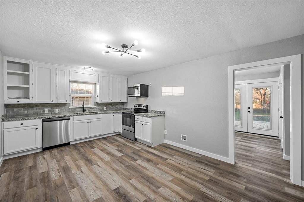 Hollowells G J Sub - Residential Lease