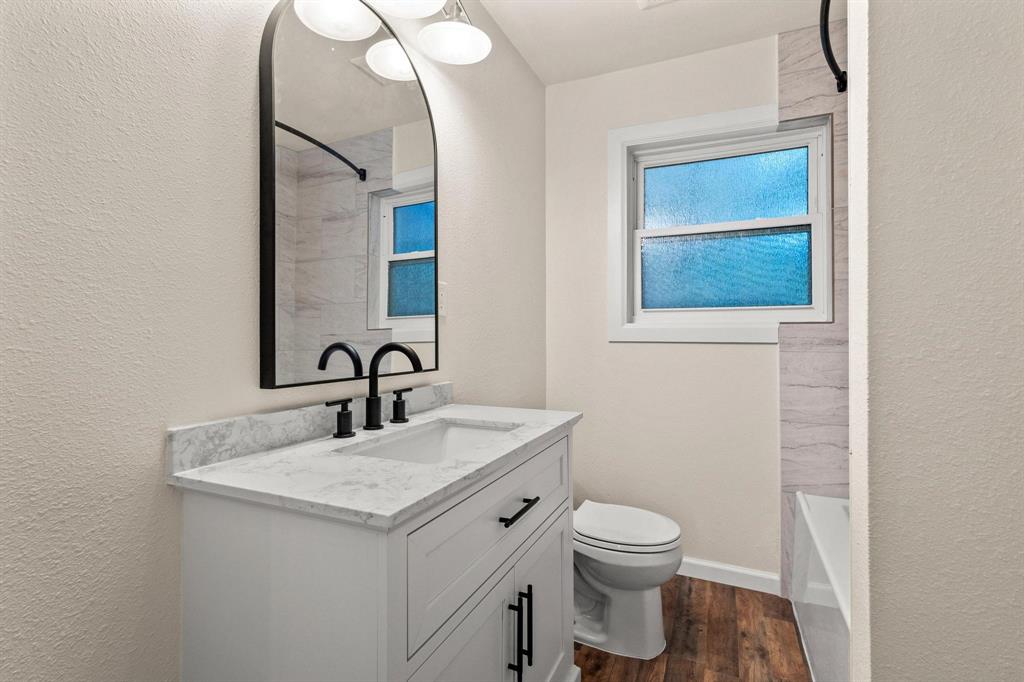 Looneys W C Add - Residential