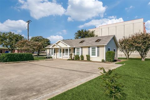 Photo of 725 W Purnell Road, Lewisville, TX 75067 (MLS # 21310837)