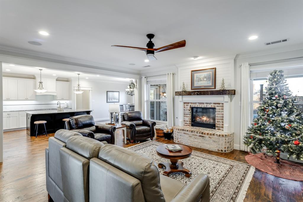 949 W Sunset Boulevard